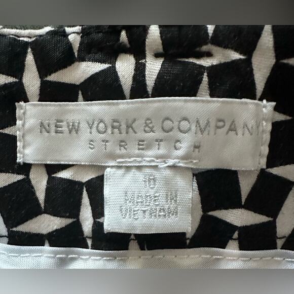 New York & Co Stretch Ankle Length Pant mid size zipper front and back pockets - Picture 3 of 6